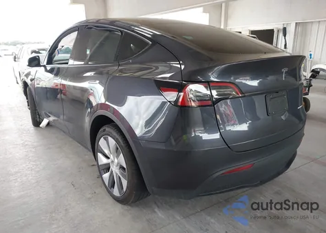 2024 Tesla Model Y Long Range Dual Motor All-Wheel Drive z USA, uszkodzony, nr VIN 7SAYGDEE1RA269195